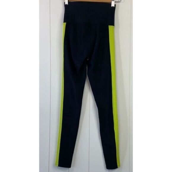 Beach Riot
Bailey Legging - Black Lime Punch Size M  NWOT - Picture 5 of 7